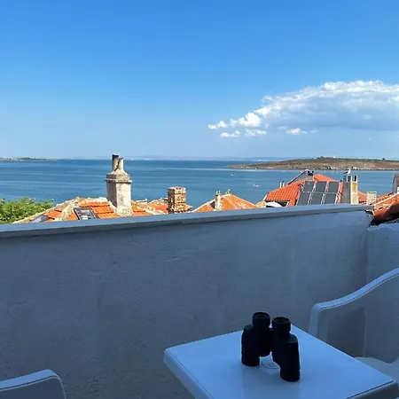 Old Town - 5 Attic Lägenhet